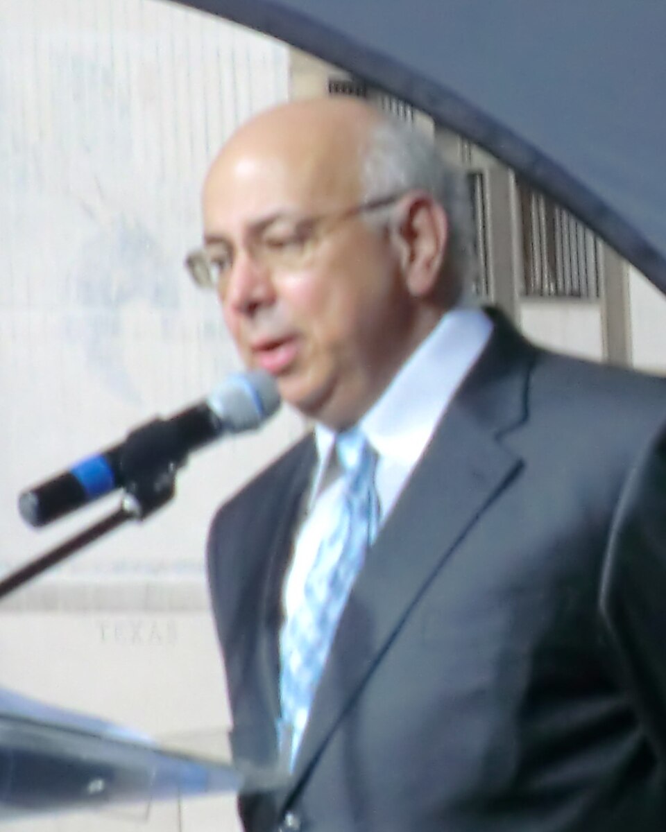César Miguel Rondón