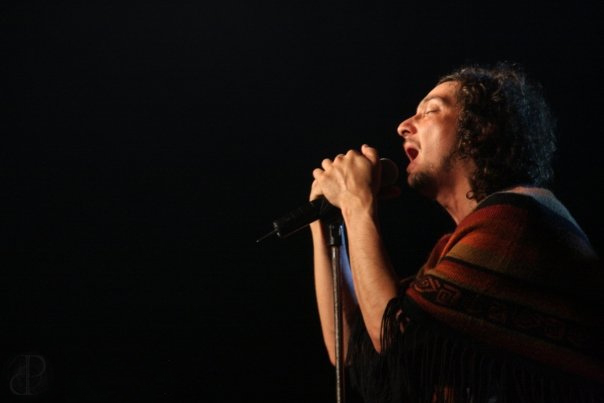 León Larregui
